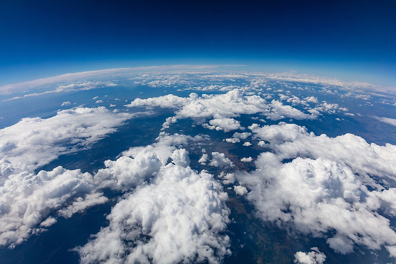 Studies place the threshold altitude for seeing Earth's curvature at about 35,000 feet.