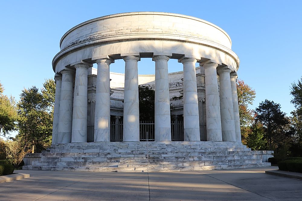 Memorial to Ohio-born president William G. Harding. 