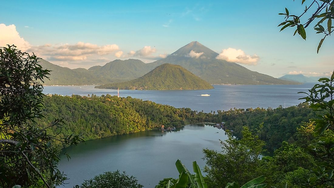 Many of the Maluku Islands are mountainous. 