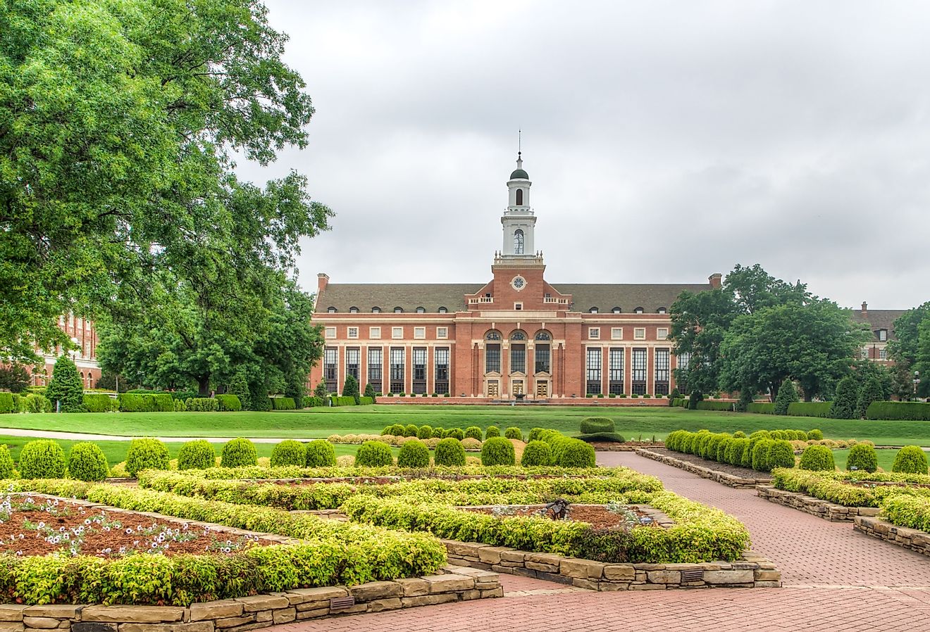 Edmon Low Library on the campus of Oklahoma State University in Stillwater. Image credit Ken Wolter via Shutterstock.
