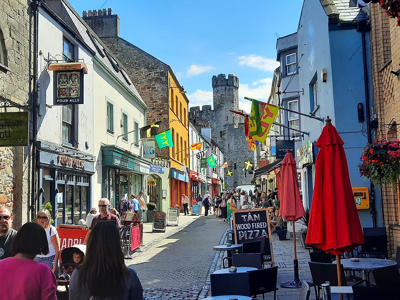 Tourists walking through the streets of Caernarfon, Wales. Image credit: Tom PJ / Shutterstock.com.