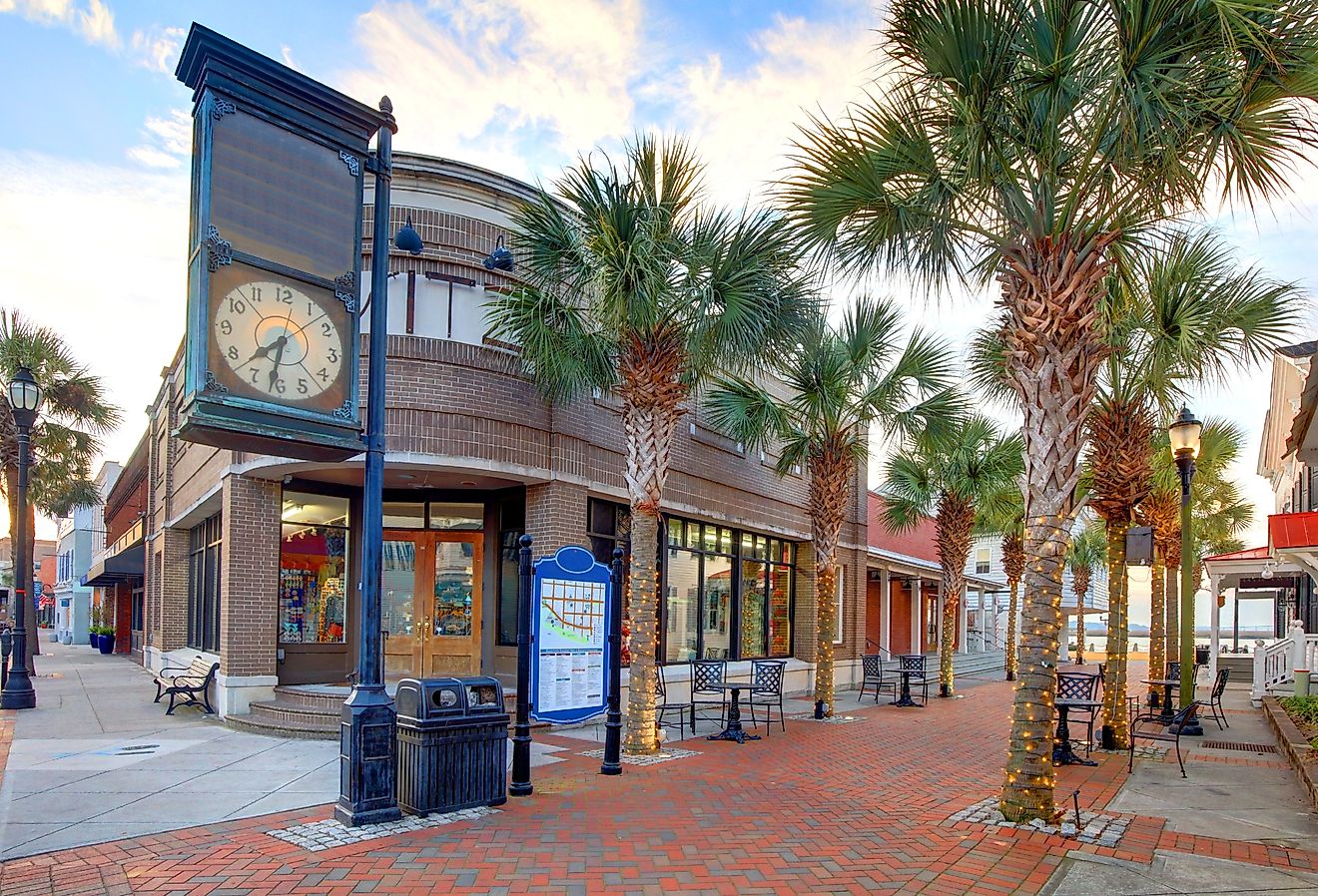 A street in downtown Beaufort, South Carolina. Image credit: Stephen B. Goodwin / Shutterstock.com