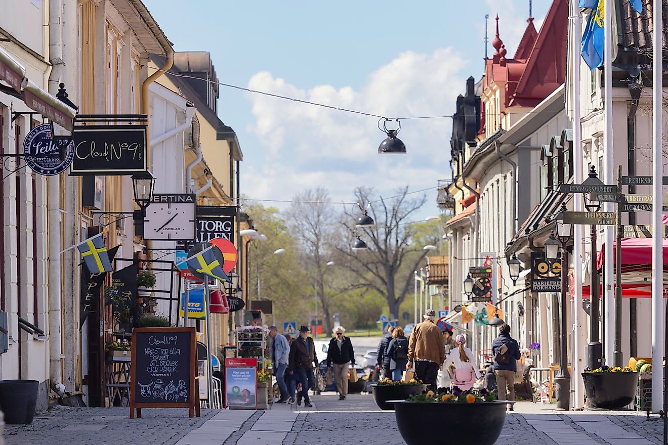 Storgatan in the town of Mariefred on a spring day.