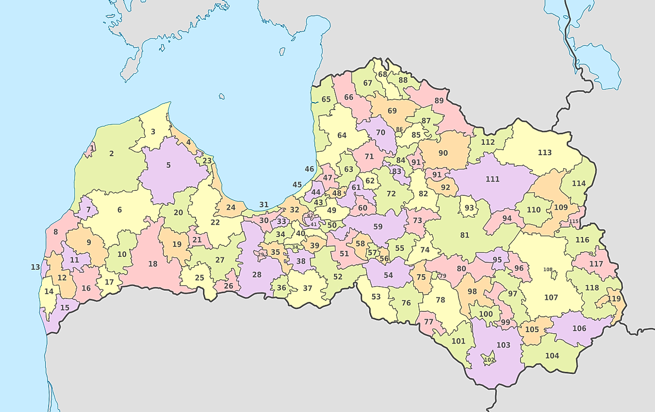 Mapa Político de Letonia mostrando sus divisiones administrativas.