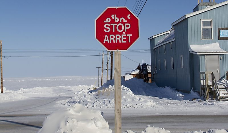 A stop sign showing French, English, and Inuktitut. 
