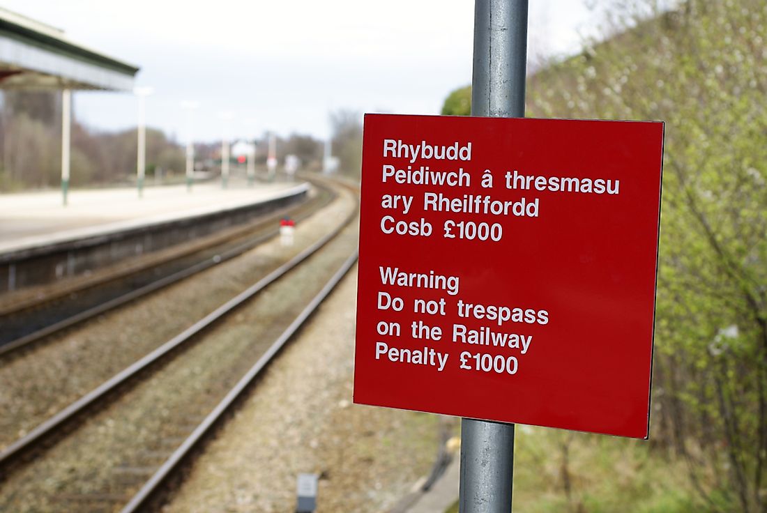 Signage shown in both English and Welsh. 