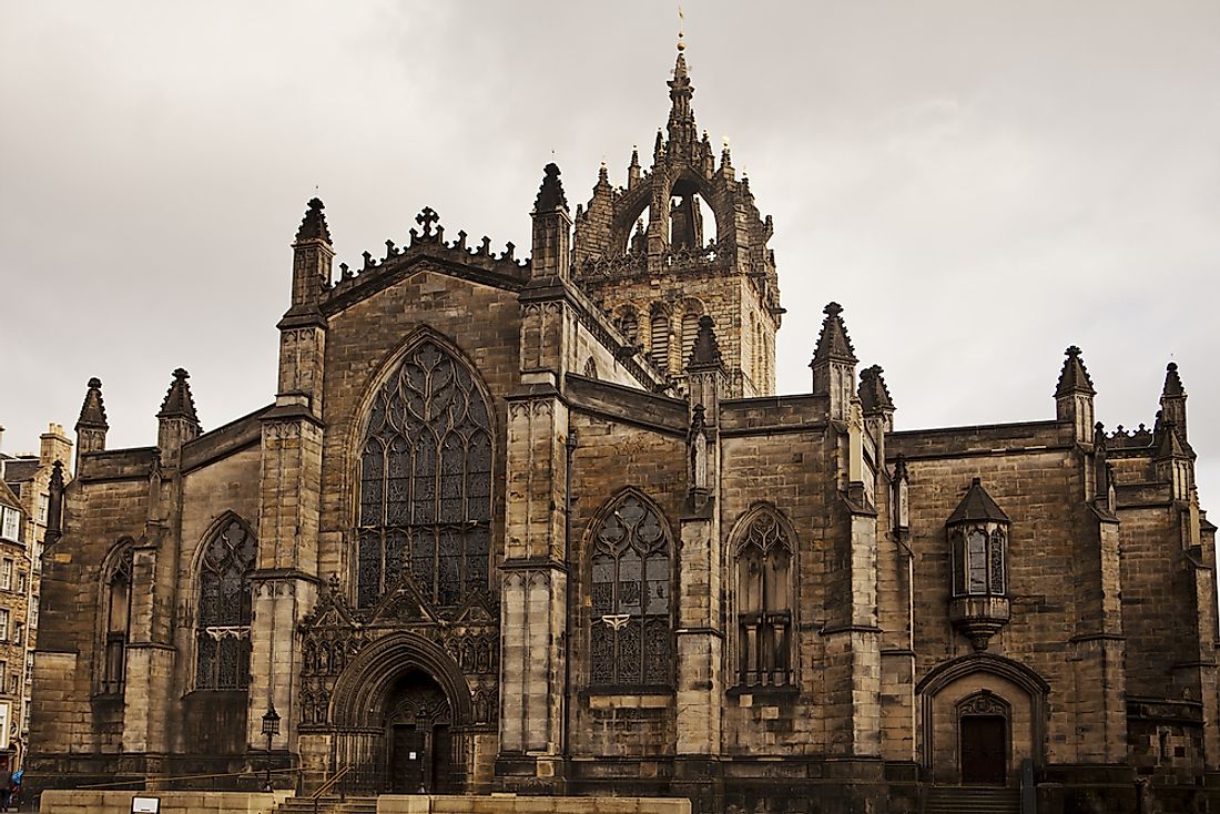 The distinctive crown steeple of St Giles' cathedral dominates the Edinburgh skyline. 
