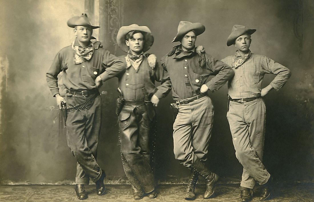Men from the United States wearing cowboy hats at the turn of the 20th century. 