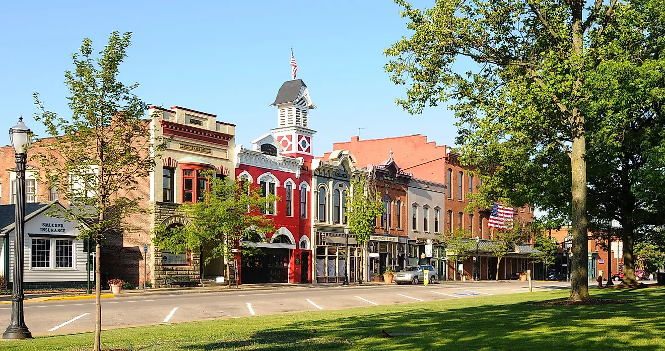 East Washington Street in Medina, Ohio, via Kenneth Sponsler / Shutterstock.com