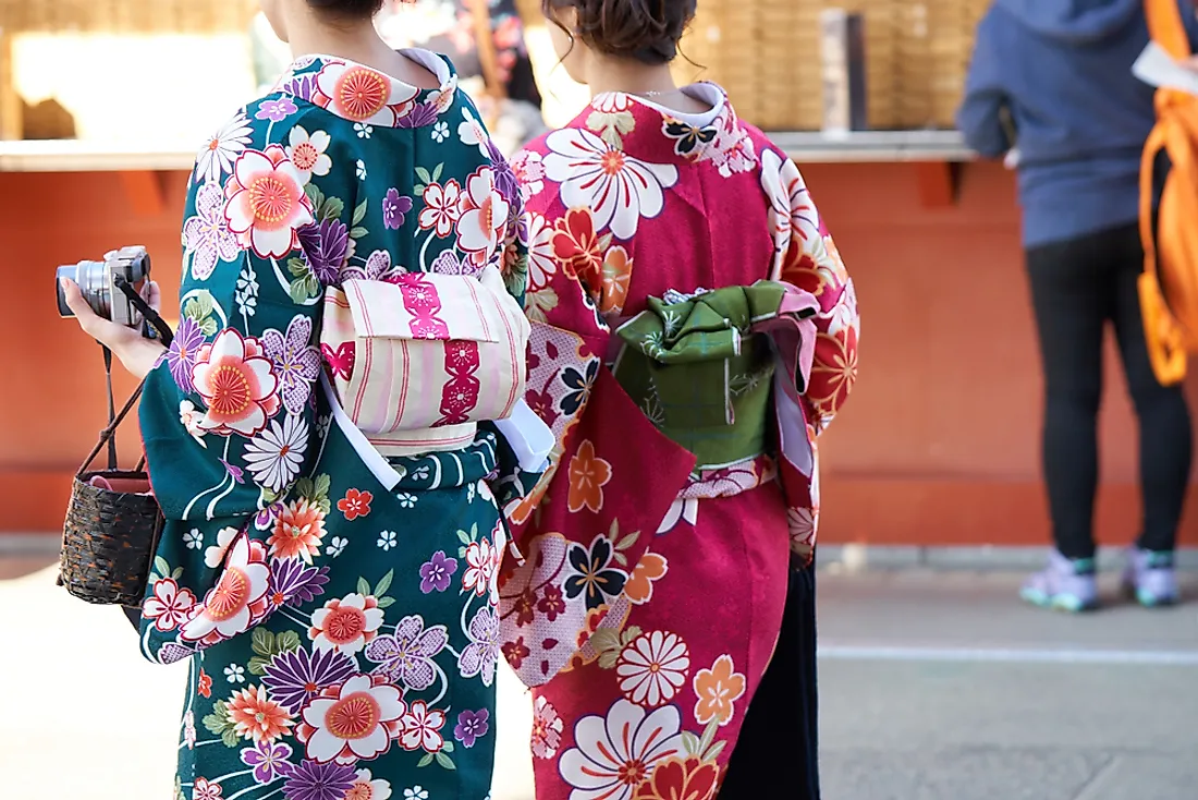 Japanese People Wear Traditional Japanese Clothing Stock Photo Download ...