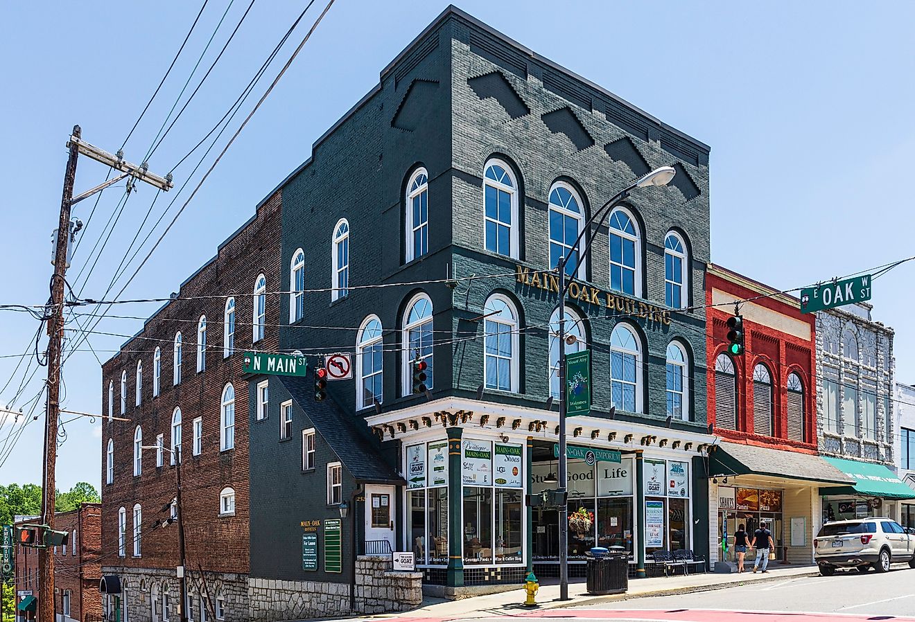 The Main-Oak Building in Mount Airy, North Carolina. Image credit Nolichuckyjake via Shutterstock