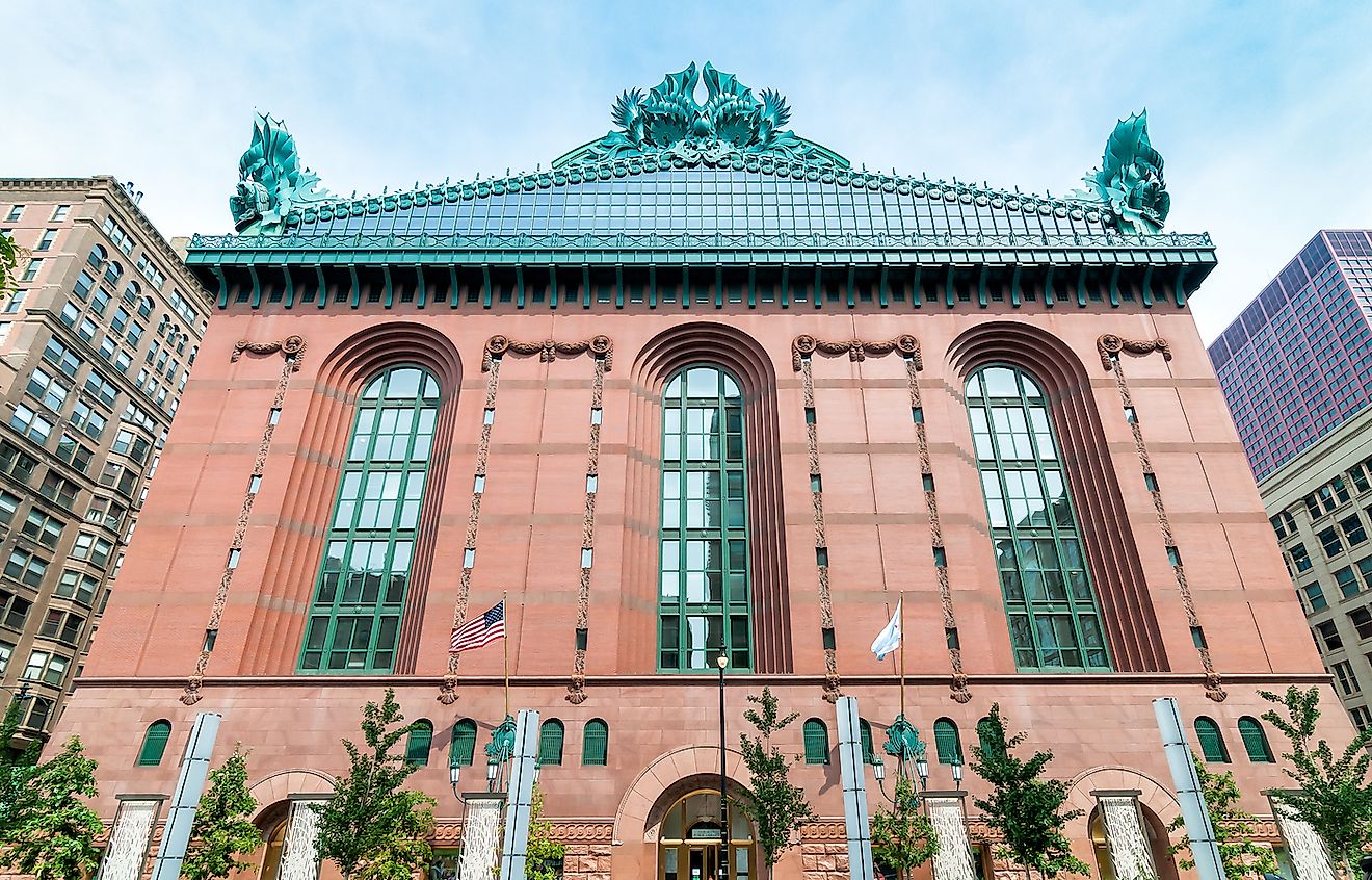 Harold Washington Library Center building in downtown Chicago, Illinois, USA. Image credit: Elesi/Shutterstock.com