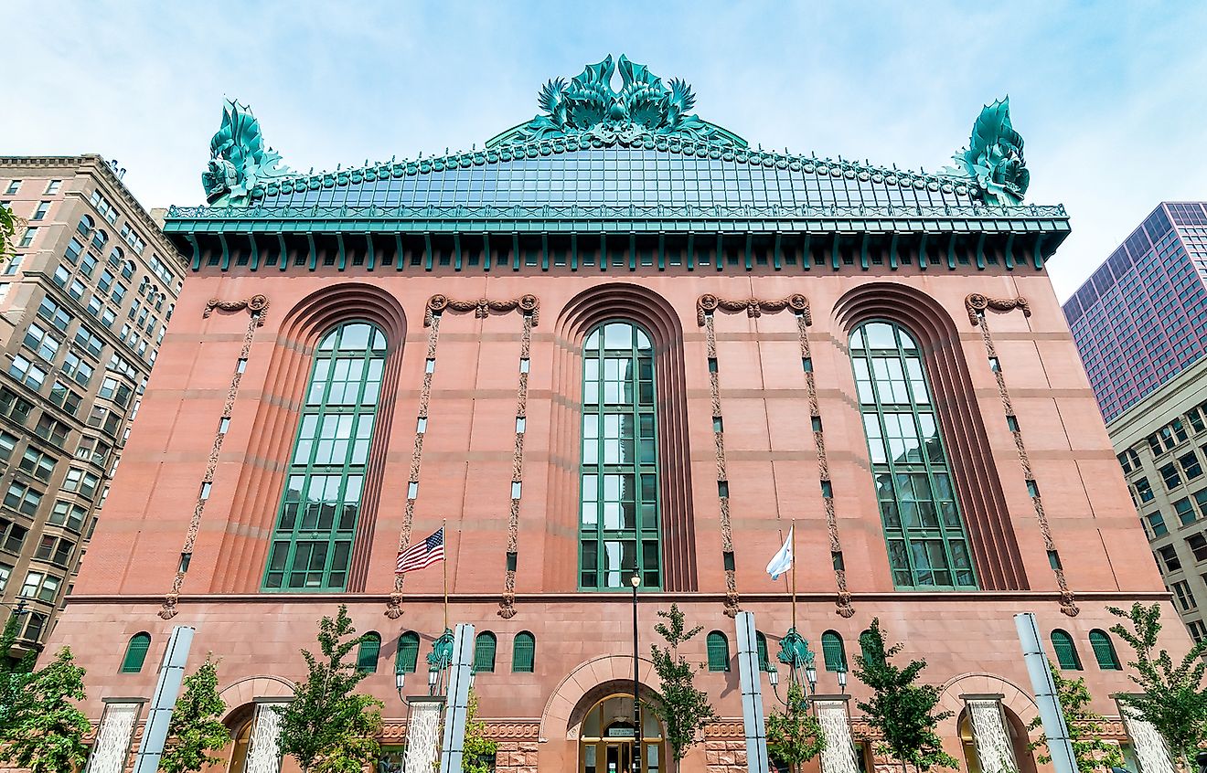 Harold Washington Library Center building in downtown Chicago, Illinois, USA. Image credit: Elesi/Shutterstock.com