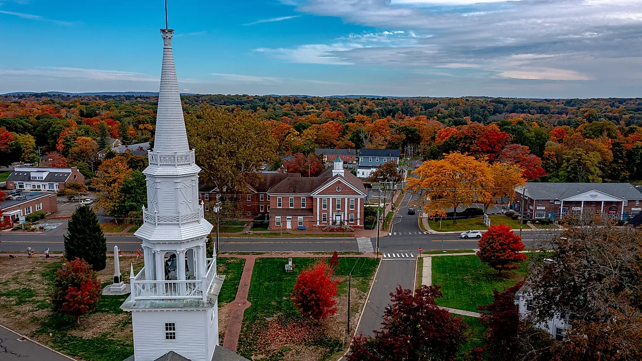 Fall colors in Cheshire, Connecticut. Image credit: JTMC / Shutterstock.com.
