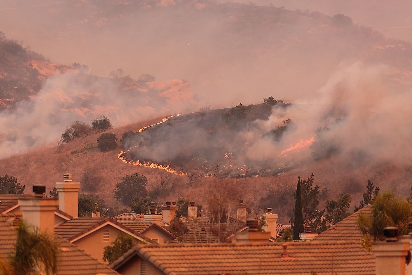A view of the spreading flames from the Canyon Fire 2 wildfire in Anaheim Hills and the City of Orange. Image credit: Aarti Kalyani/Shutterstock.com