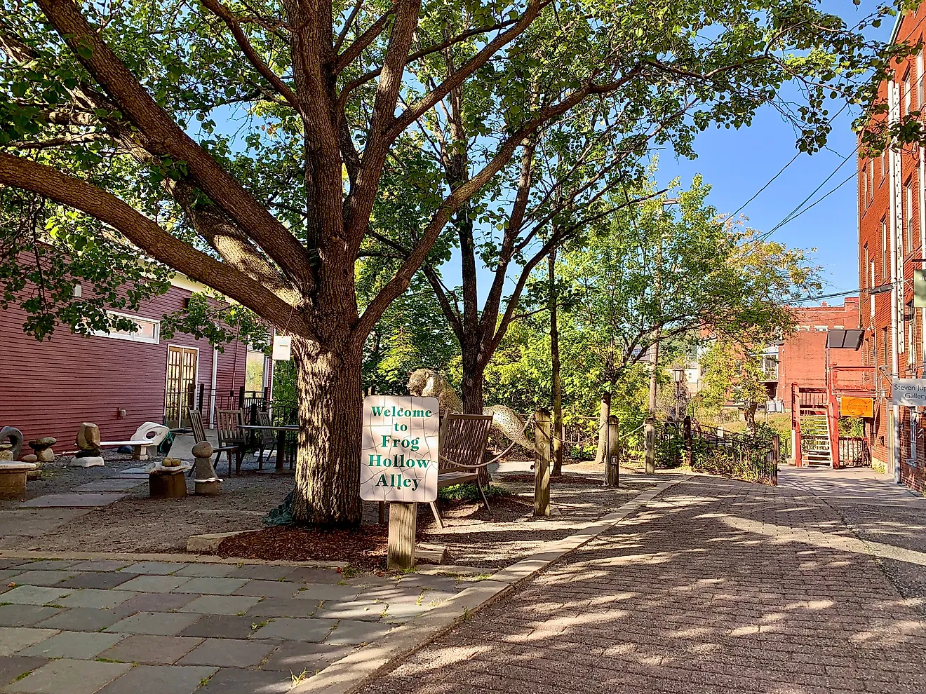  View of a business in Middlebury, Vermont. Editorial credit: JTTucker / Shutterstock.com