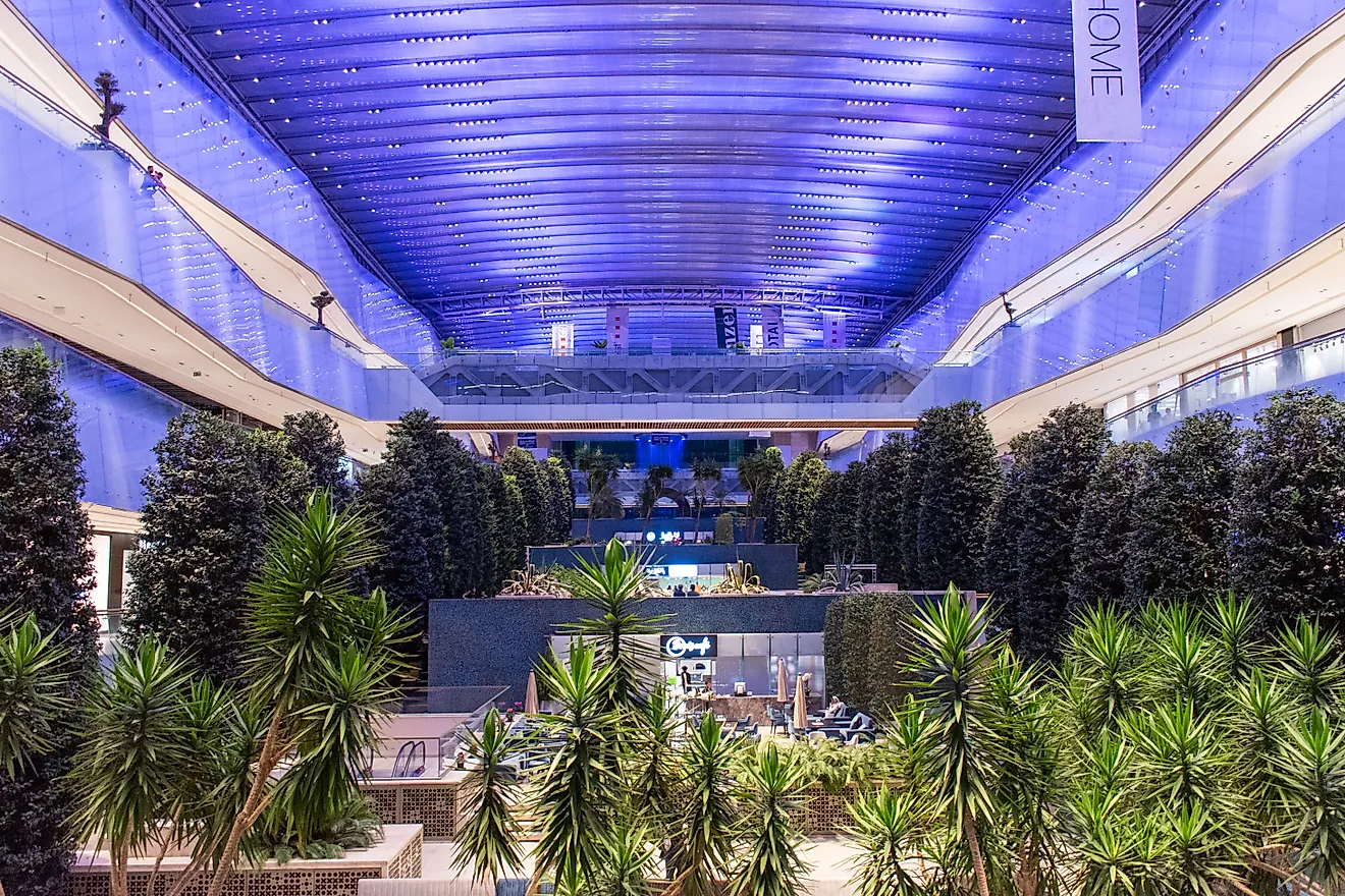 Iran Mall, Téhéran. Credit: ZarlokX, CC BY-SA 4.0 <https://creativecommons.org/licenses/by-sa/4.0>, via Wikimedia Commons