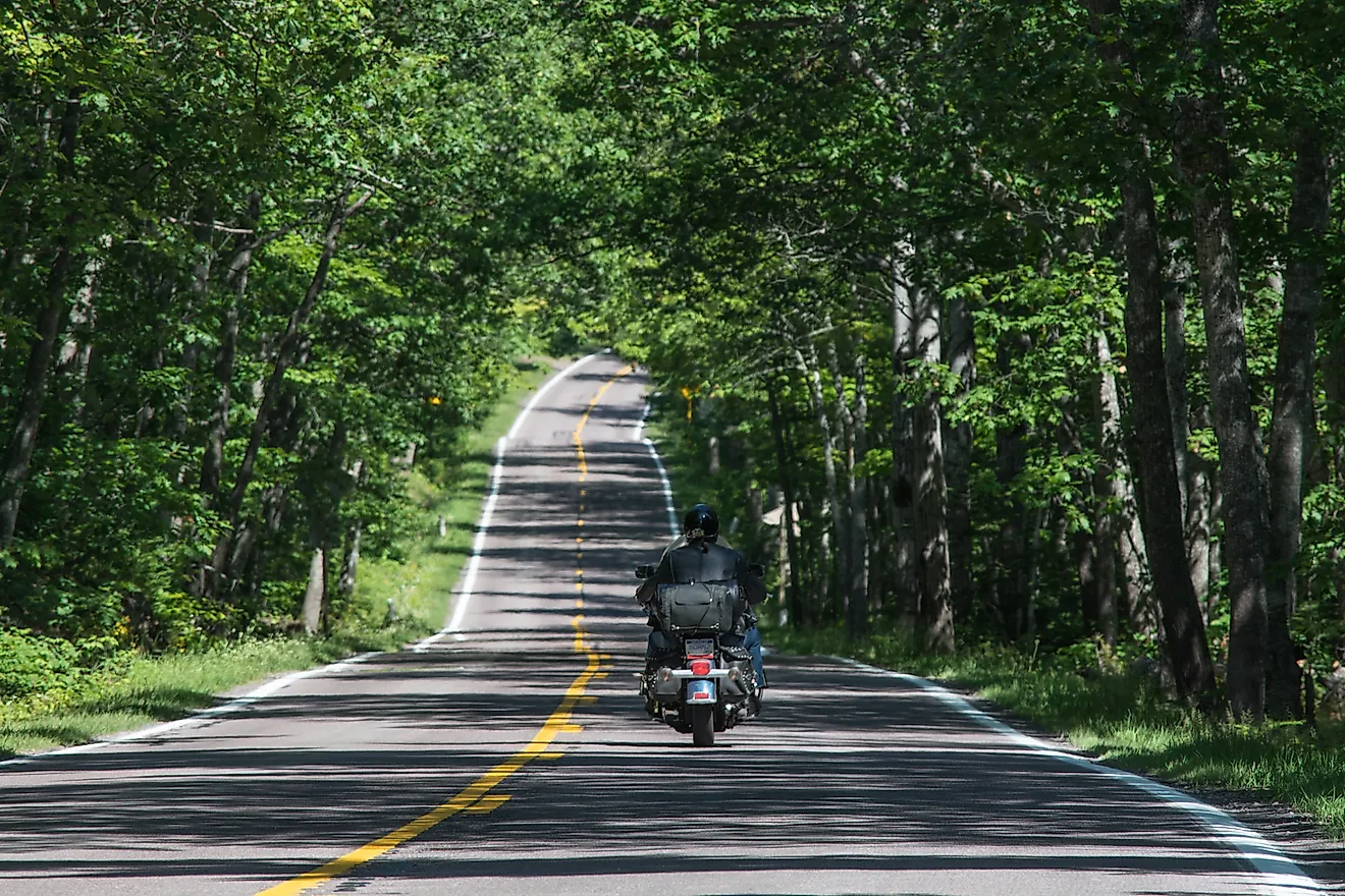 M-41 approaching Copper Harbor (RomanKahler, CC BY-SA 4.0, via Wikimedia Commons: https://commons.wikimedia.org/wiki/File:US_41_Motorcycle.jpg)