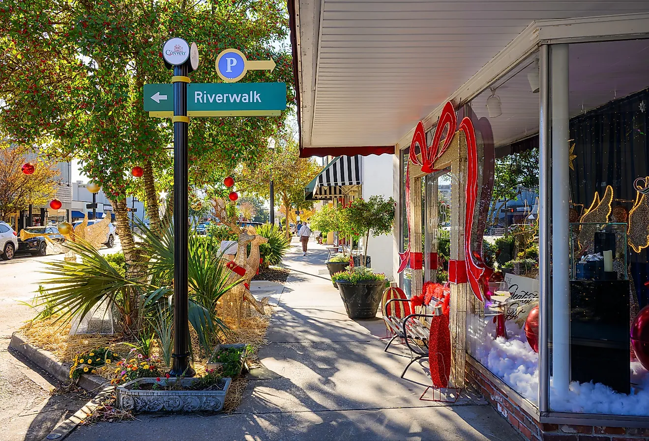 Street in Conway, South Carolina, near Myrtle Beach. Editorial credit: Kirk Fisher / Shutterstock.com