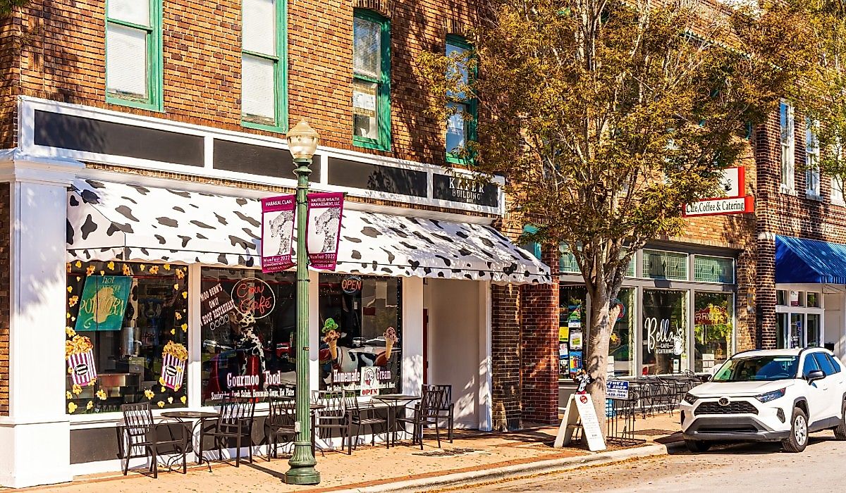 A popular cafe in New Bern, North Carolina. Image credit Wileydoc via Shutterstock