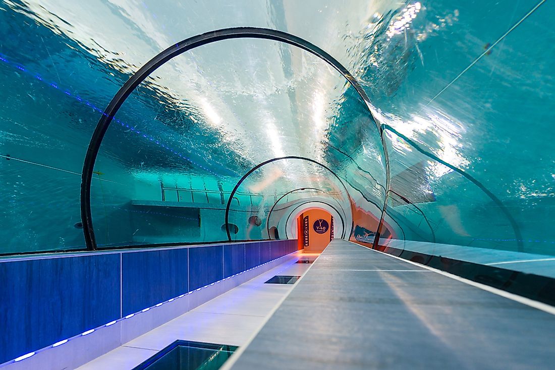 The Y-40 pool has a transparent tunnel more than 16 ft underwater. Editorial credit: pio3 / Shutterstock.com