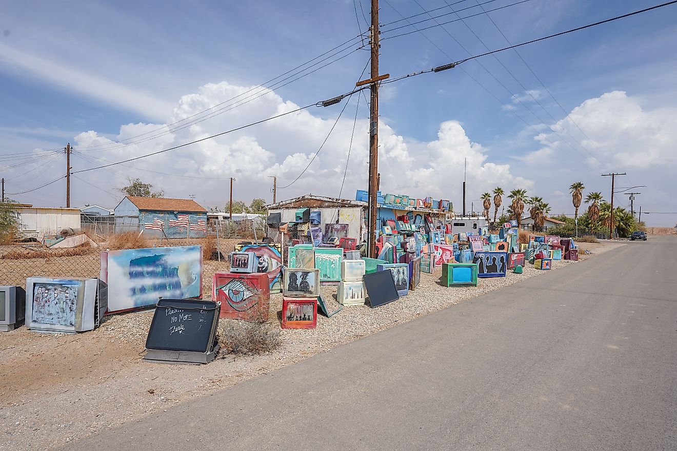 : Abandoned city of Bombay beach along the Salton sea in the Sonoran desert. Editorial credit: WildSnap / Shutterstock.com