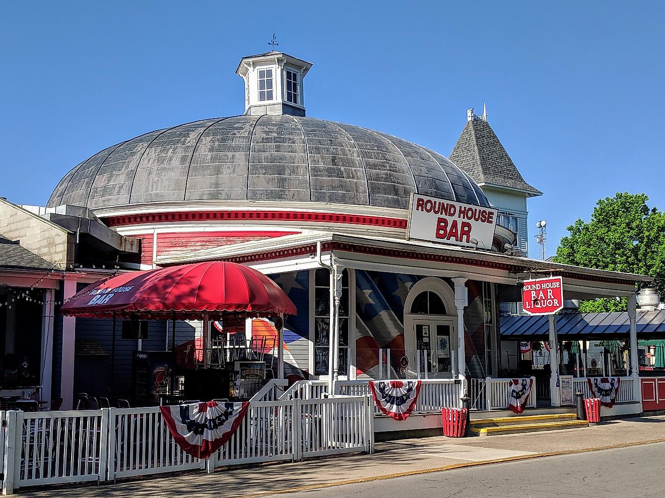 Put-in-bay, Ohio: Legendary Round House Bar at Put-in-Bay.