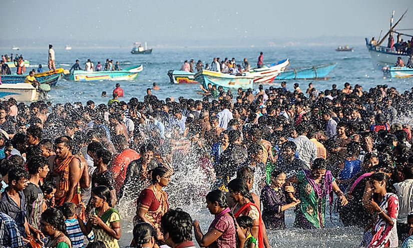 The people of Sri Lanka bathing in the beach during the Theertham Festival 2016.