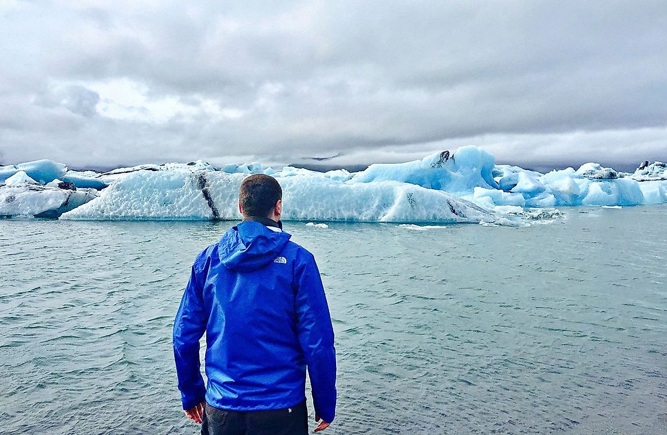 Man standing in front of Jökulsárlón Glacier Lagoon in the Vatnajökull National Park. Image credit: Scoundrelgeo/Wikimedia.org