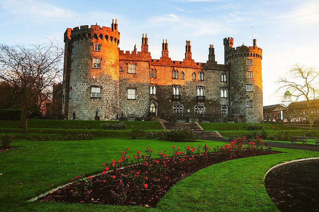 Kilkenny Castle in the evening. 
