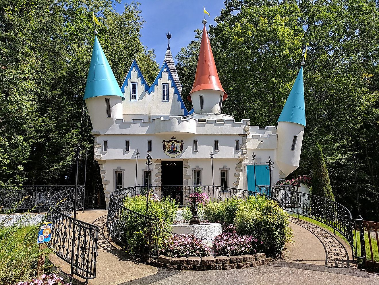 Cinderella's Castle, Story Land theme park in Glen. Image credit: Wikimedia.org