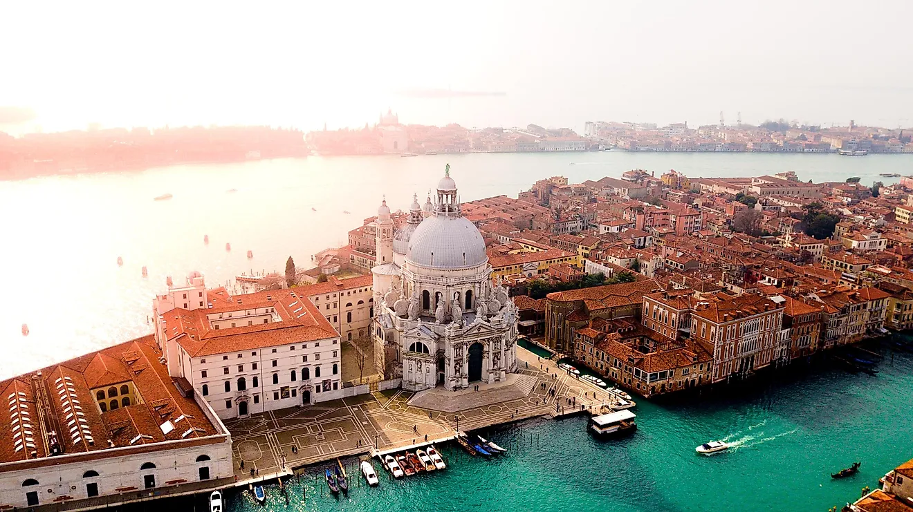 Morning view in Venice, Italy. Editorial Credit: @canmandawe on Unsplash