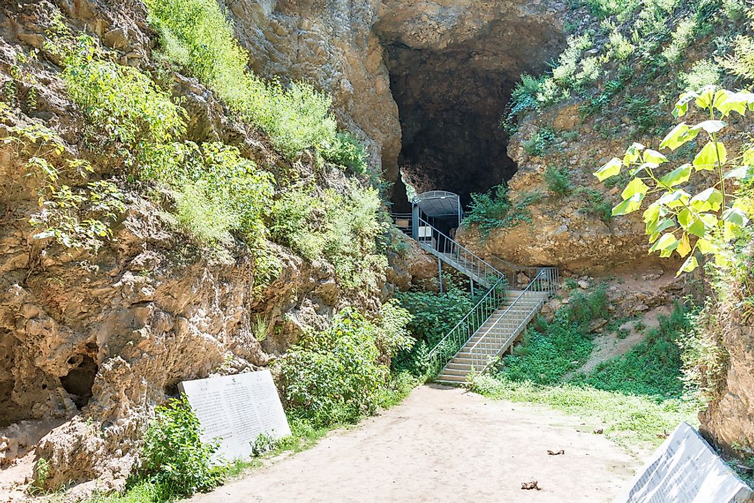 Peking Man Cave at Zhoukoudian. Editorial credit: beibaoke / Shutterstock.com