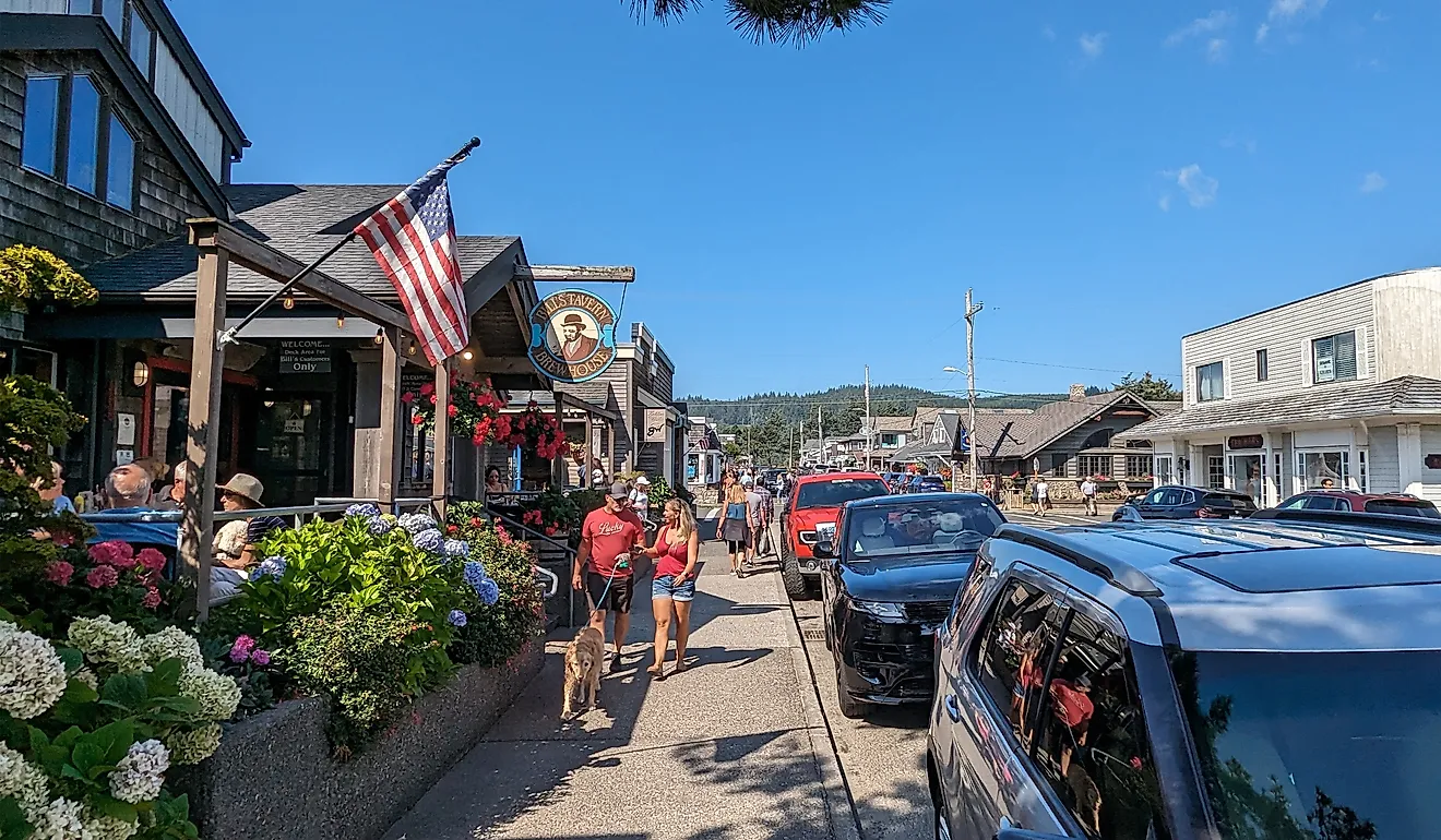 Streetscape of Hemlock Street in downtown Cannon Beach, Oregon. Editorial credit: quiggyt4 / Shutterstock.com.