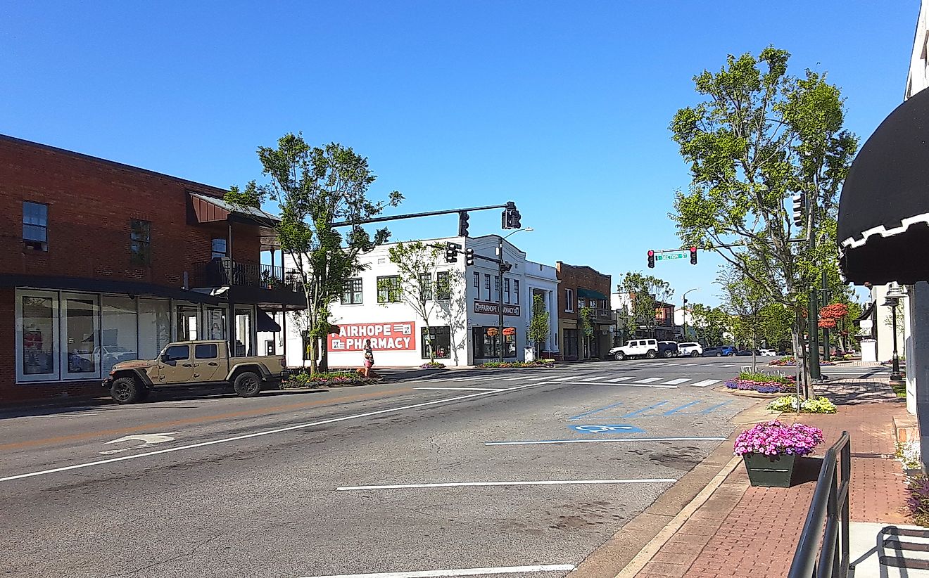 Downtown Fairhope, Alabama. Image credit: KevinmageeMagee,Mississippi via Wikimedia.com