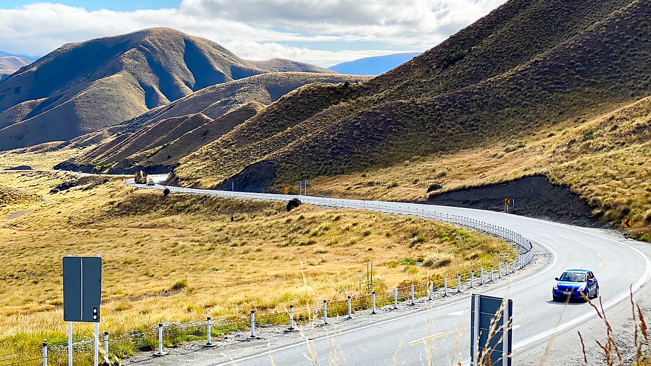 Lindis Pass in New Zealand. Editorial credit: slyellow / Shutterstock.com