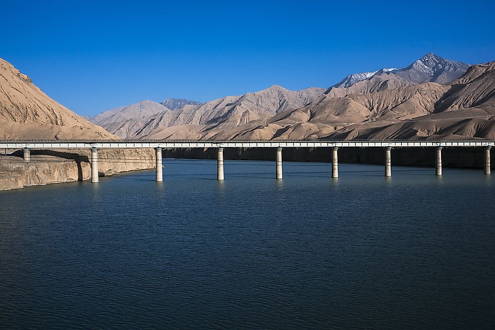 The Qinghai–Tibet Railway, the highest rail line in the world, passing through the Tibetan Plateau.