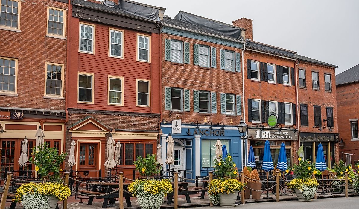  Downtown Newburyport in autumn