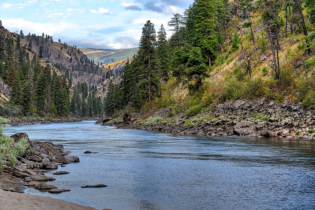 Salmon River is the longest river entirely situated within the state of Idaho.