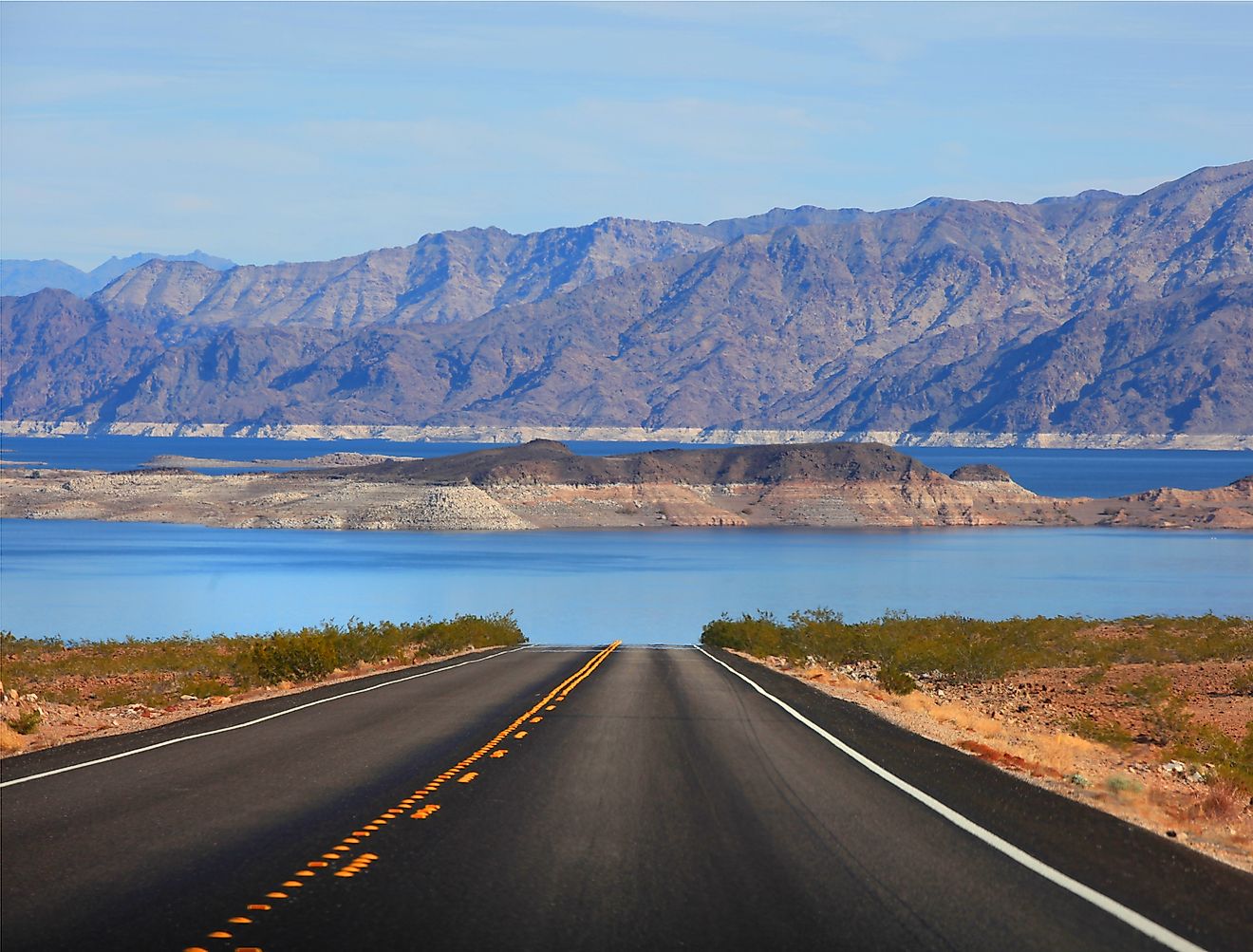 Lake Mead Scenic Drive- Image Credit SNEHIT PHOTO via Shutterstock