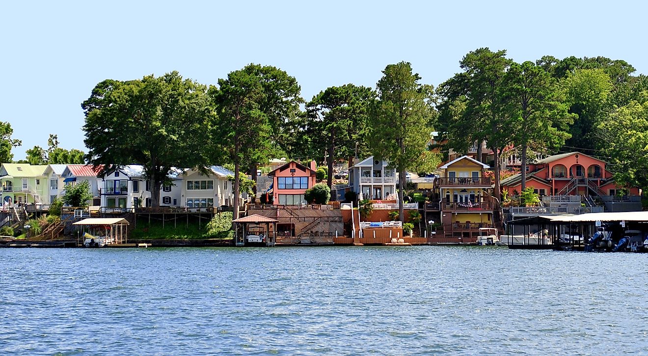  Colorful houses on Lake Hamilton, Hot Springs, Arkansas.