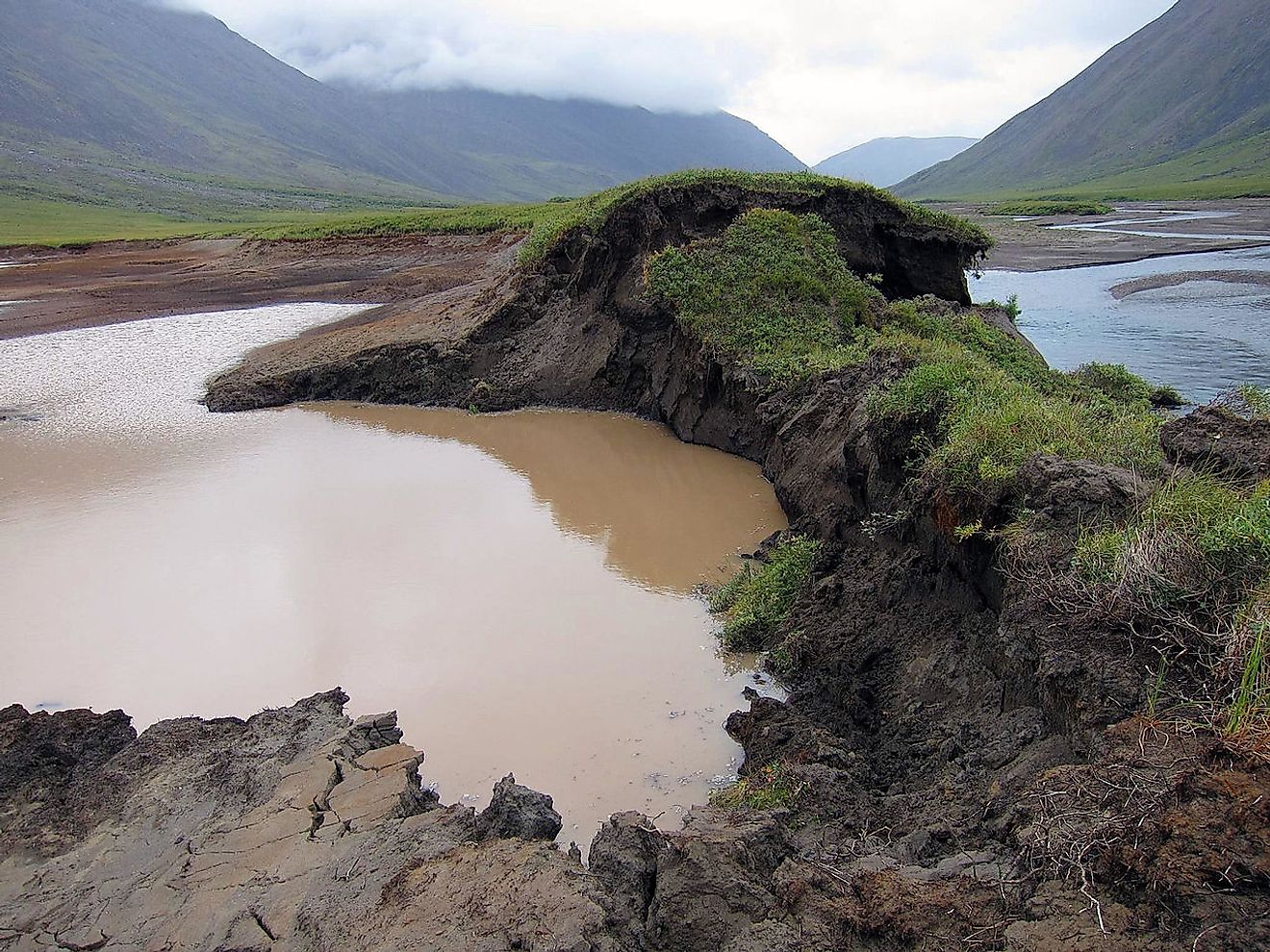 Permafrost is thawing across the Arctic, causing northern lands to sink or change shape. In Gates of the Arctic National Park, a bank of this lake thawed. Image credit: NPS Climate Change Response NPS Photo (C.Ciancibelli)/Public domain