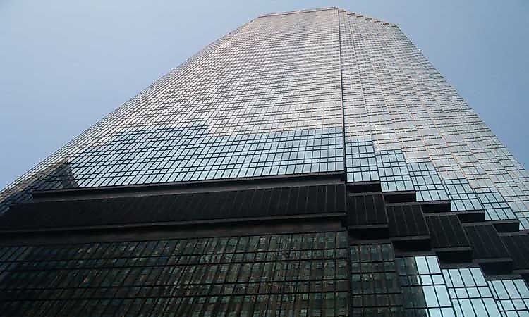 A view of the ​IDS Center, Minneapolis, from the ground. It is the tallest building in the city.