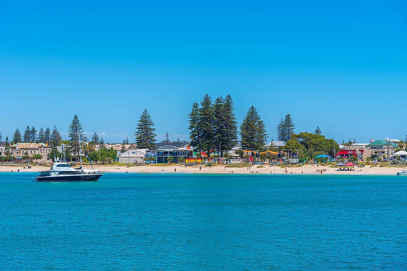 A beach in the beautiful town of Geraldton, Australia. Editorial credit: trabantos / Shutterstock.com.