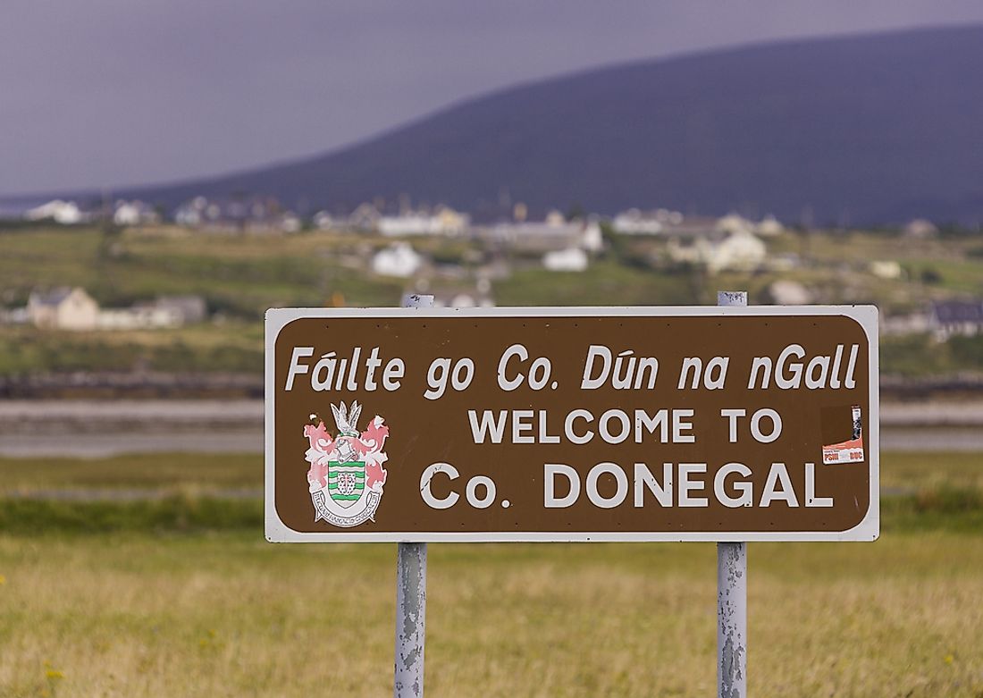 A welcome sign to Donegal, a country of Ireland. Editorial credit: Rob Crandall / Shutterstock.com.