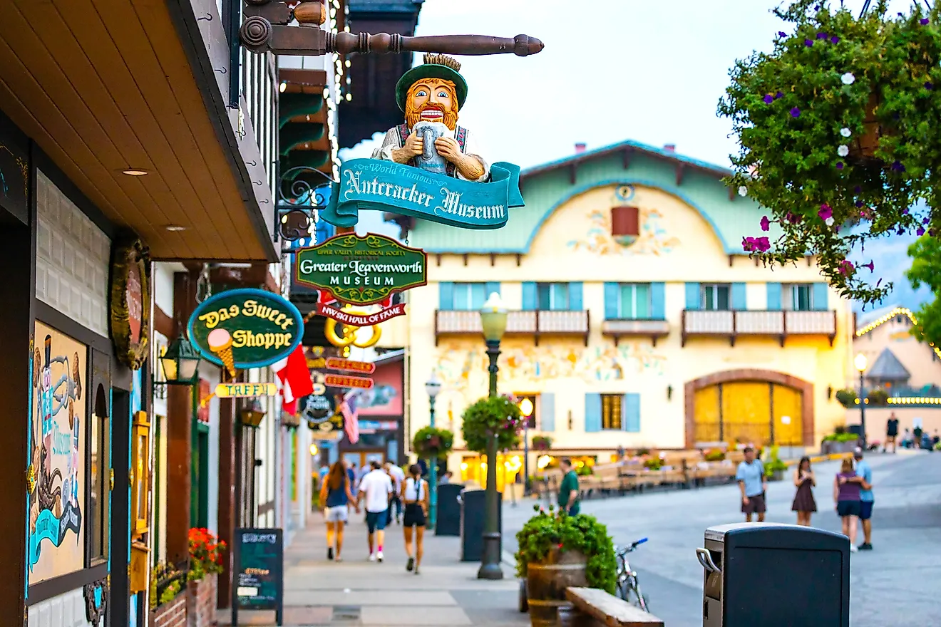Local businesses in downtown Leavenworth, Washington. Image credit: Photo Spirit / Shutterstock.com.