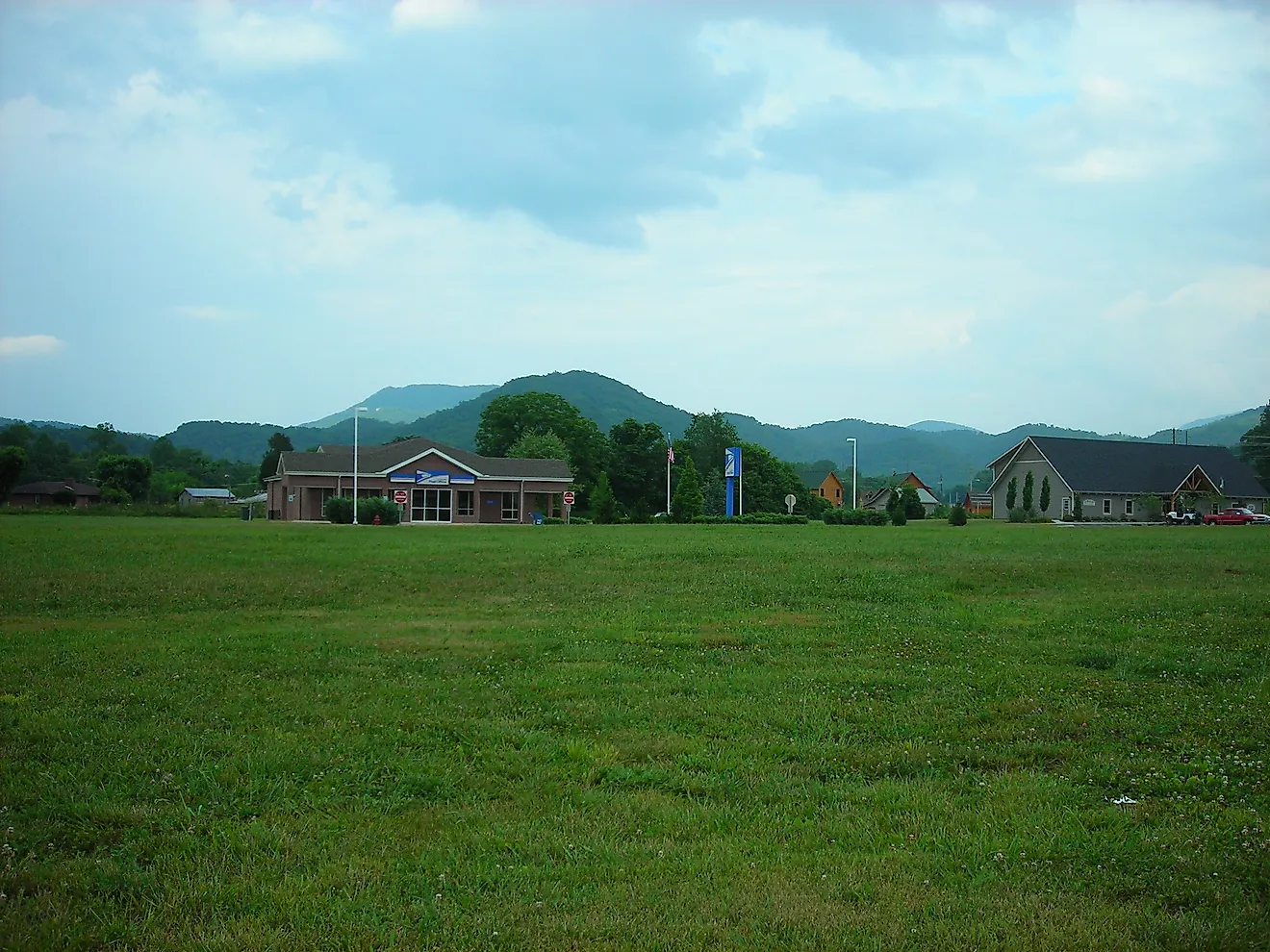 post office in Townsend, Tennessee, By Blinutne, CC BY-SA 3.0, wikimedia