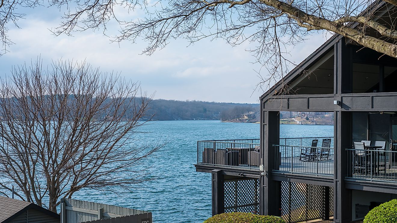 Lakeside homes in the town of Bella Vista, Arkansas. Editorial credit: shuttersv / Shutterstock.com