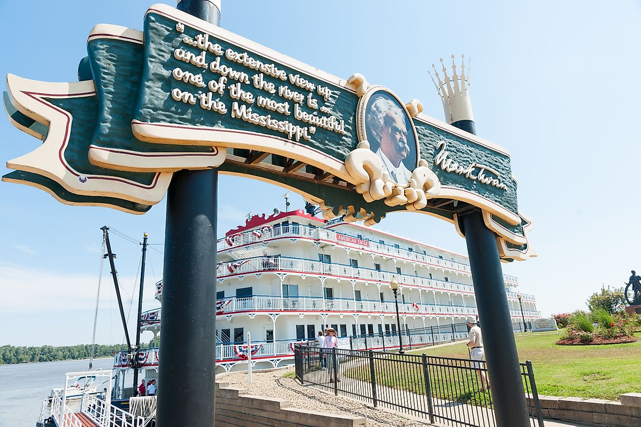 Riverboat American Eagle docked at Hannibal, Missouri. Editorial credit: Photos BrianScantlebury / Shutterstock.com/