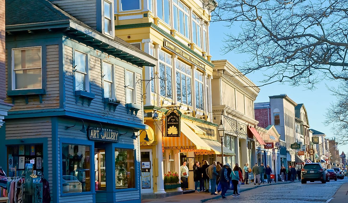 Business Street of Thames, Newport. Editorial credit: Yingna Cai